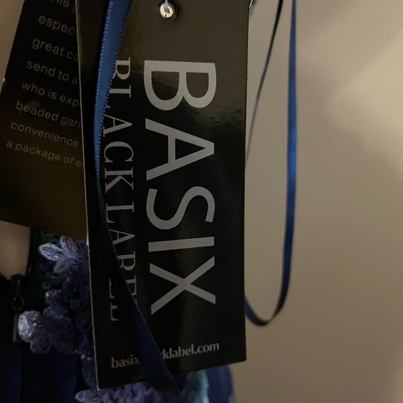Basix Black Label Gown SZ 4 NWT!! - Picture 6 of 16
